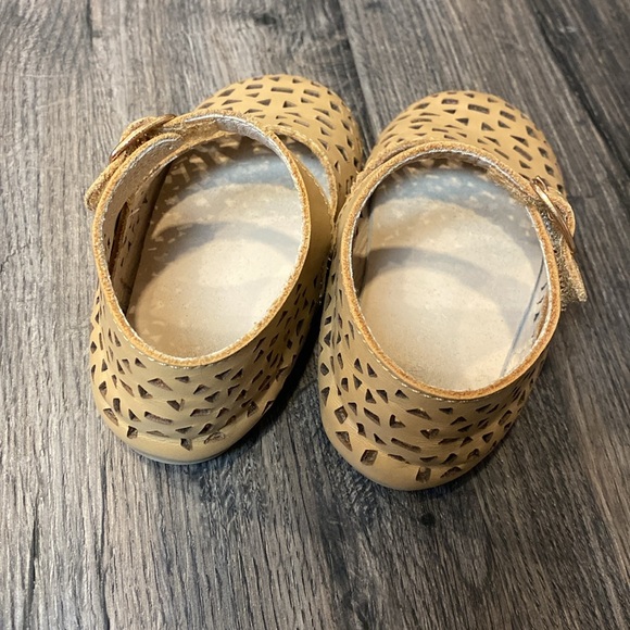 Consciously Baby Toddler Size 7 Leather Boho Mary Janes in Tan - Picture 4 of 4